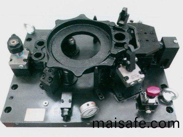 製(zhi)動器底(di)闆液壓裌具